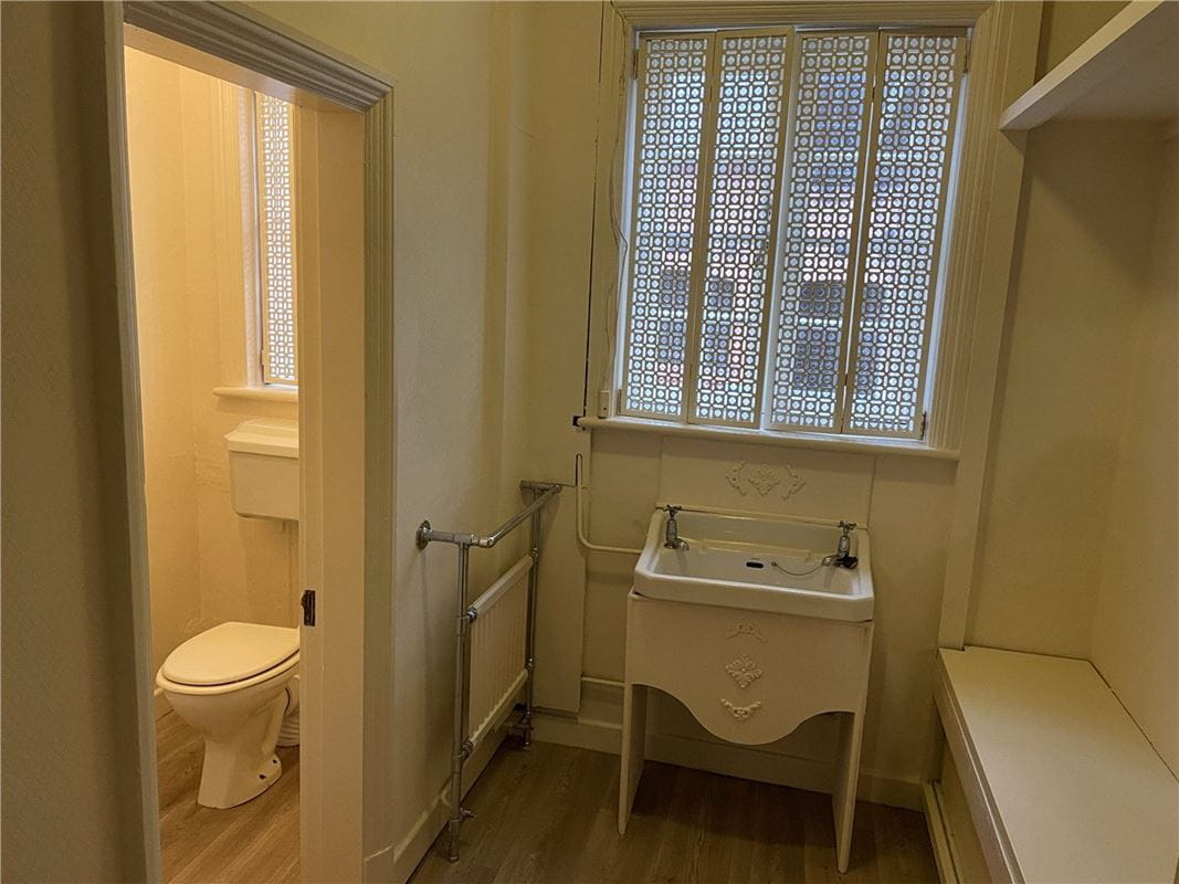 6 bedroom house, Gredington, Hanmer SY13 - Available