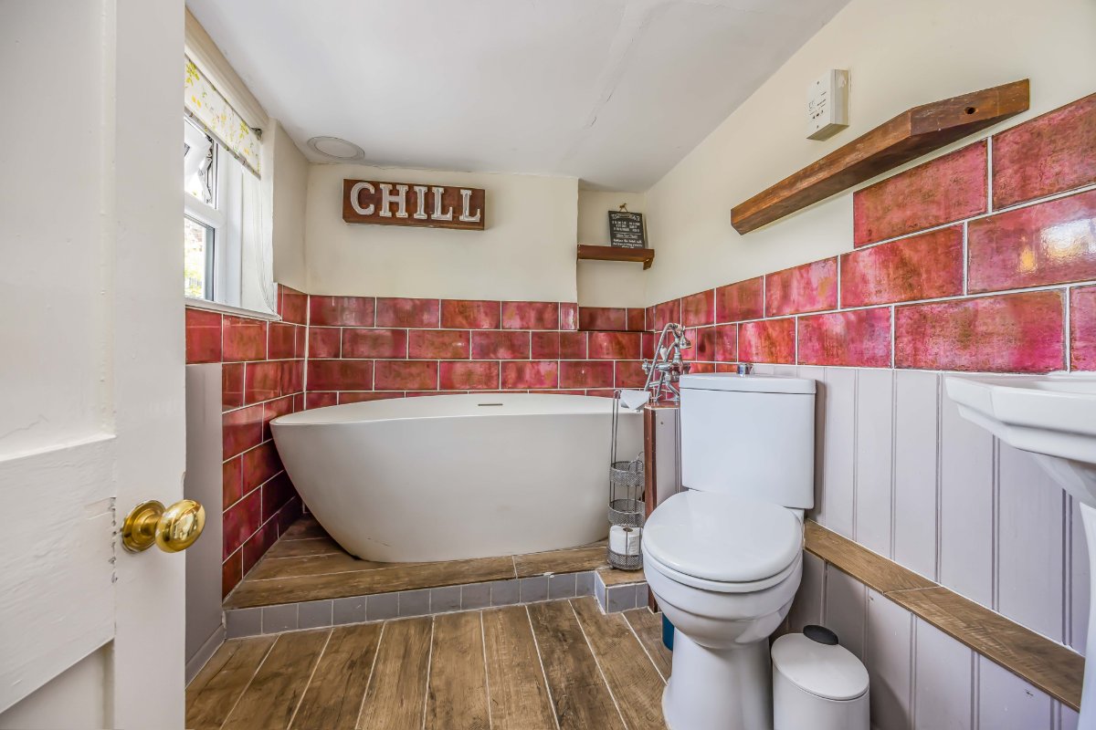 5 bedroom house, Hunston Mill House & Cottages, Selsey Road PO20 - Available