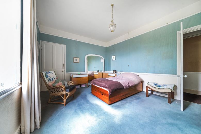 6 bedroom house, Blundells Road, Tiverton EX16 - Available