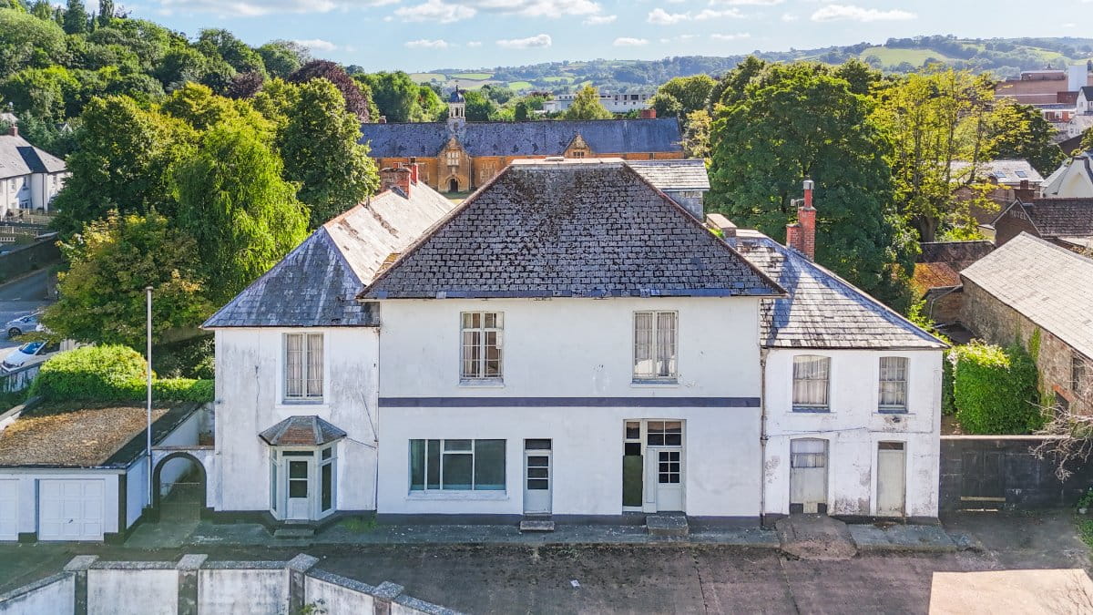 6 bedroom house, Blundells Road, Tiverton EX16 - Available