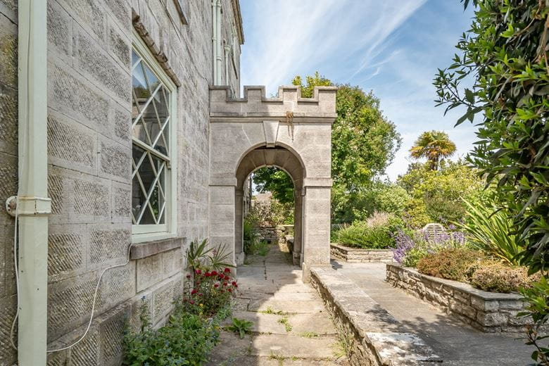 8 bedroom house, High Street, Swanage BH19 - Available