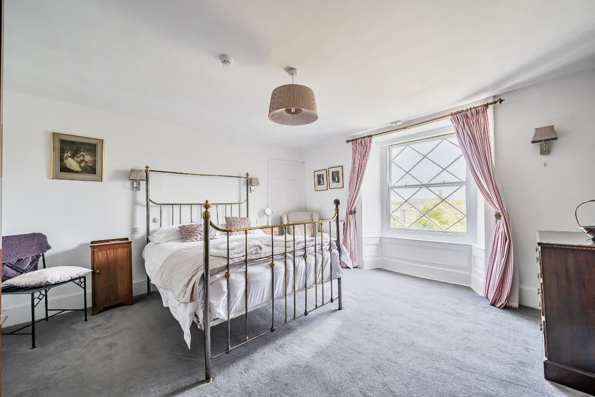 8 bedroom house, High Street, Swanage BH19 - Available