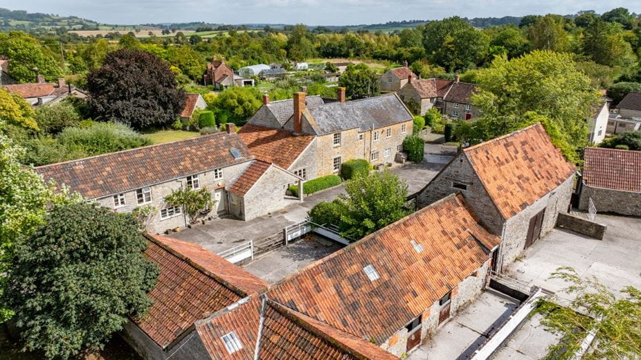 5 bedroom house, Lot 1: Manor Farm, Alhampton BA4 - Sold