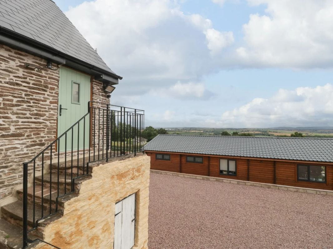 9 bedroom house, St. Weonards, Hereford HR2 - Available