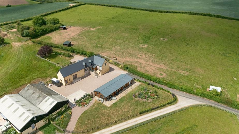 9 bedroom house, St. Weonards, Hereford HR2 - Available