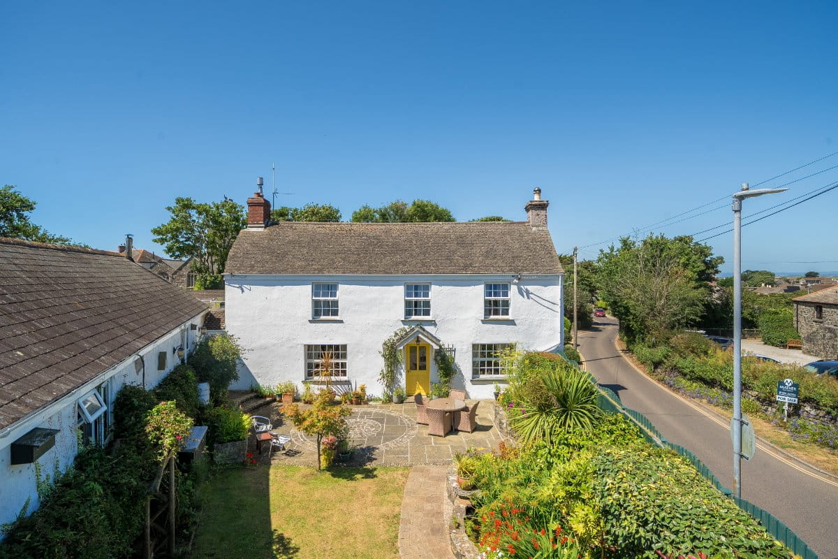 5 bedroom house, Lender Lane, Mullion TR12 - Available