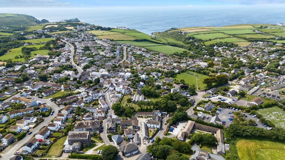 5 bedroom house, Lender Lane, Mullion TR12 - Available