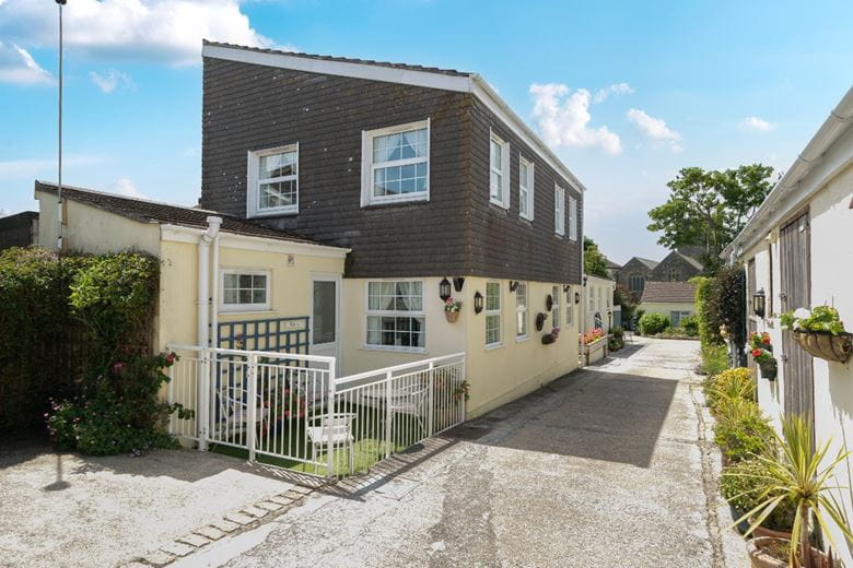 5 bedroom house, Lender Lane, Mullion TR12 - Available