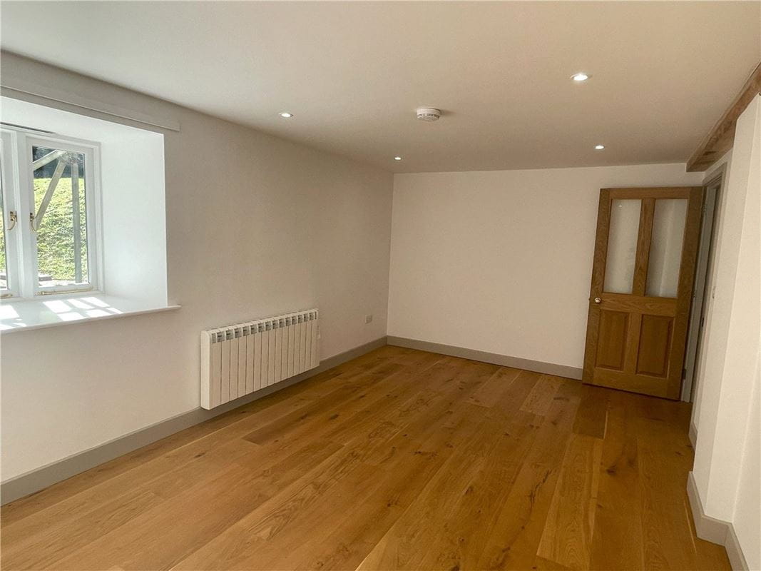 3 bedroom flat, St. Gluvias, Penryn TR10 - Available