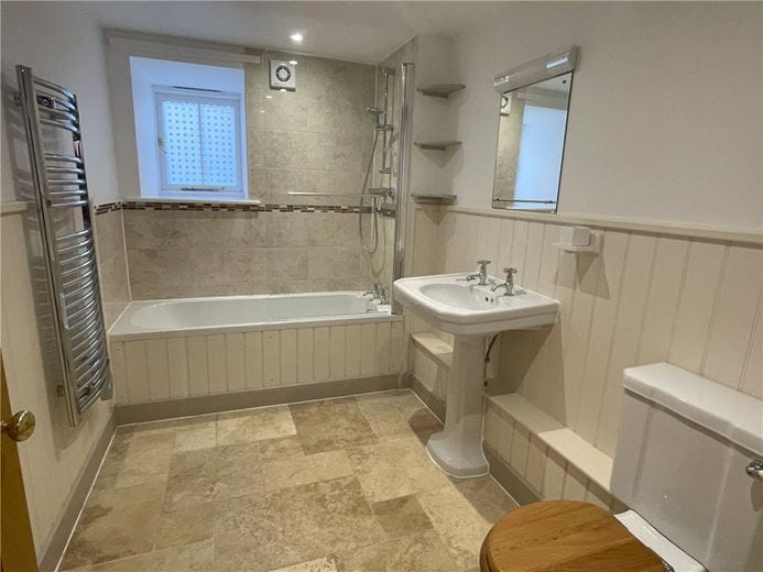 3 bedroom flat, St. Gluvias, Penryn TR10 - Available