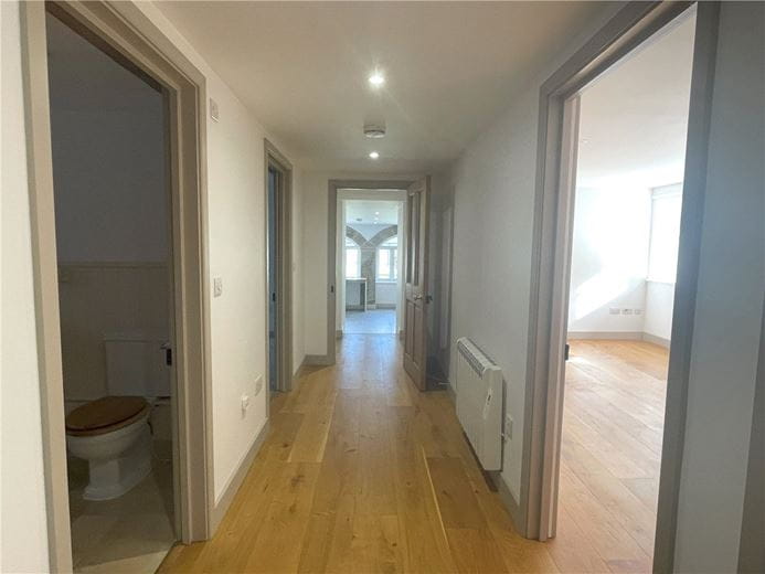 3 bedroom flat, St. Gluvias, Penryn TR10 - Available