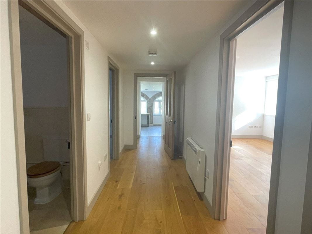 3 bedroom flat, St. Gluvias, Penryn TR10 - Available