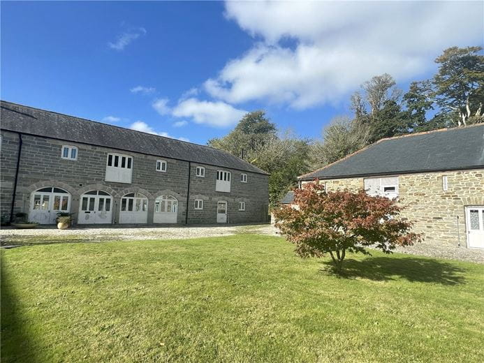 3 bedroom flat, St. Gluvias, Penryn TR10 - Available