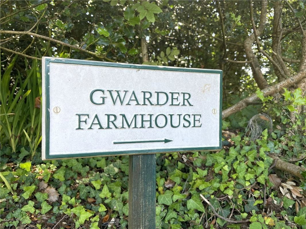 6 bedroom house, Enys, St. Gluvias TR10 - Available