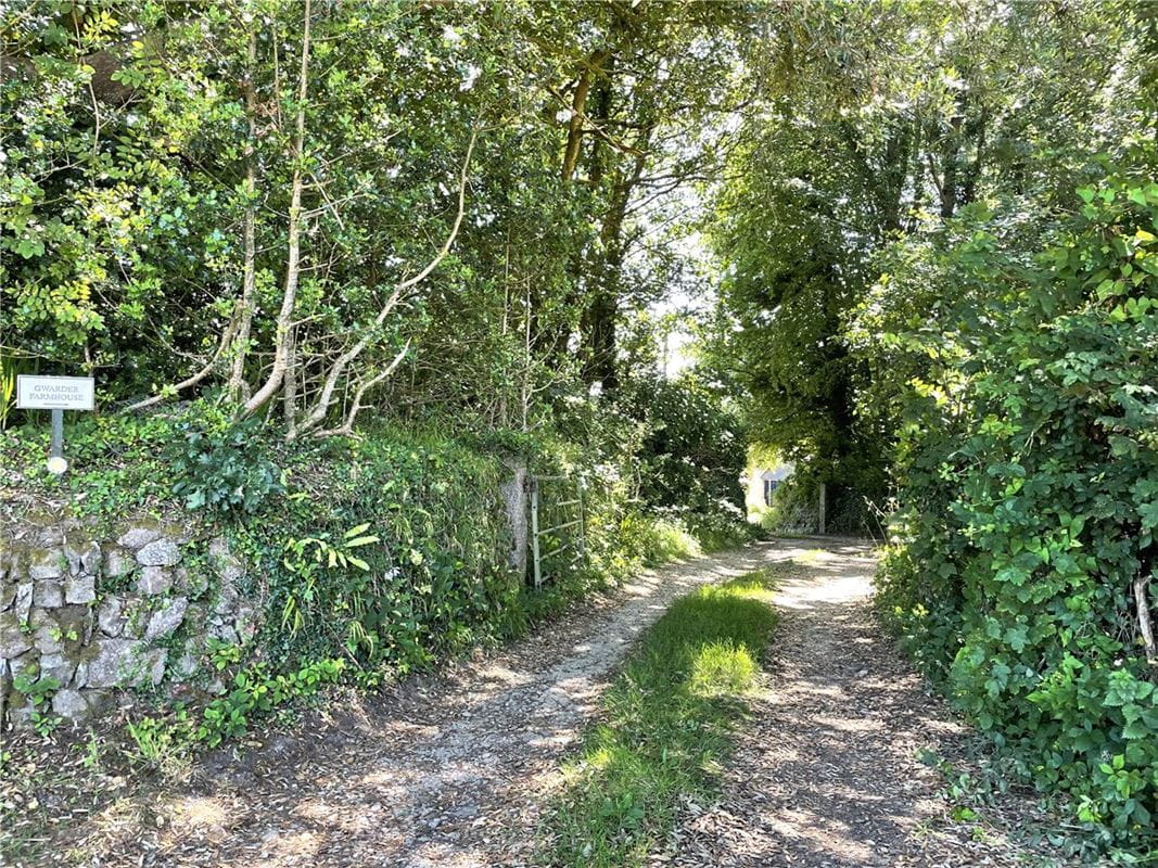 6 bedroom house, Enys, St. Gluvias TR10 - Available