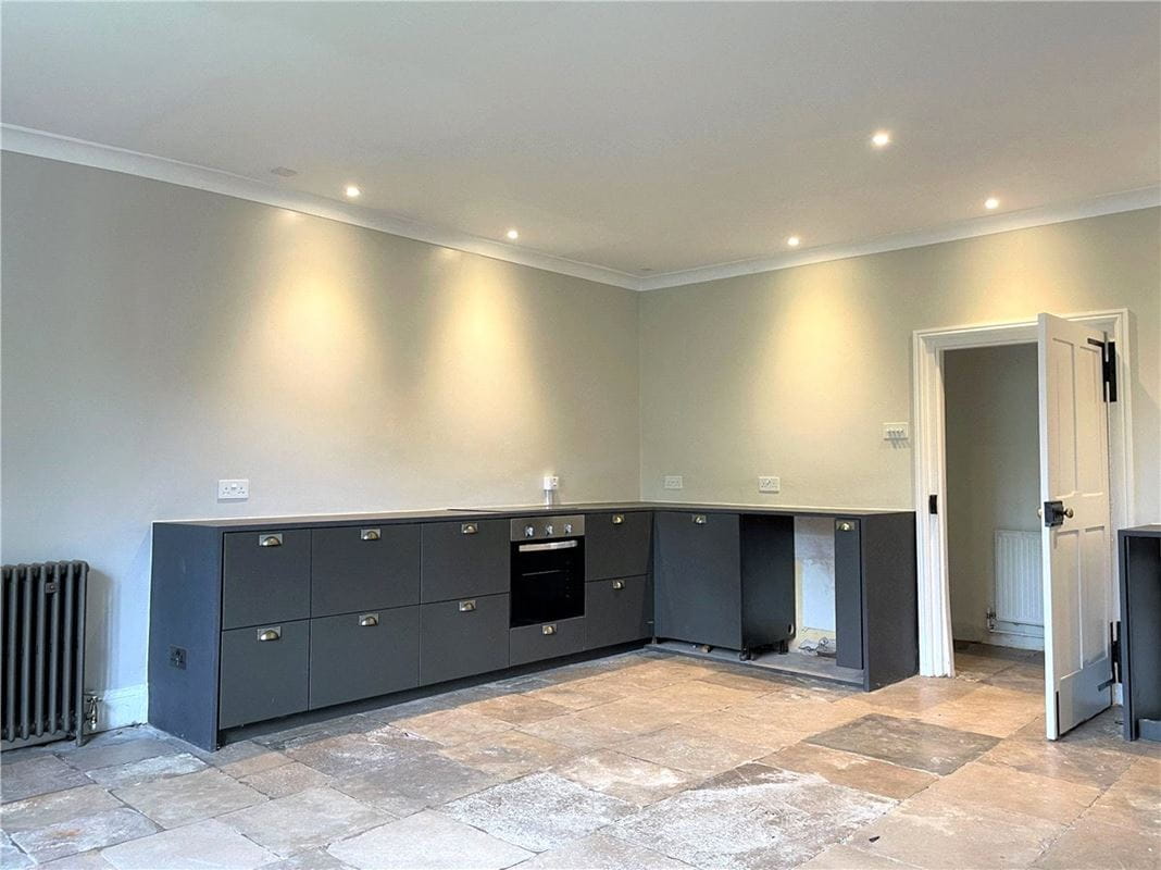 6 bedroom house, Enys, St. Gluvias TR10 - Available