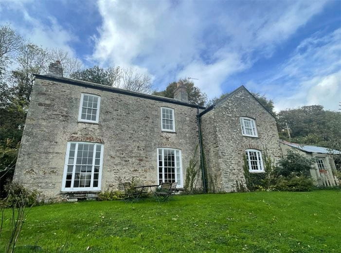 6 bedroom house, Enys, St. Gluvias TR10 - Available