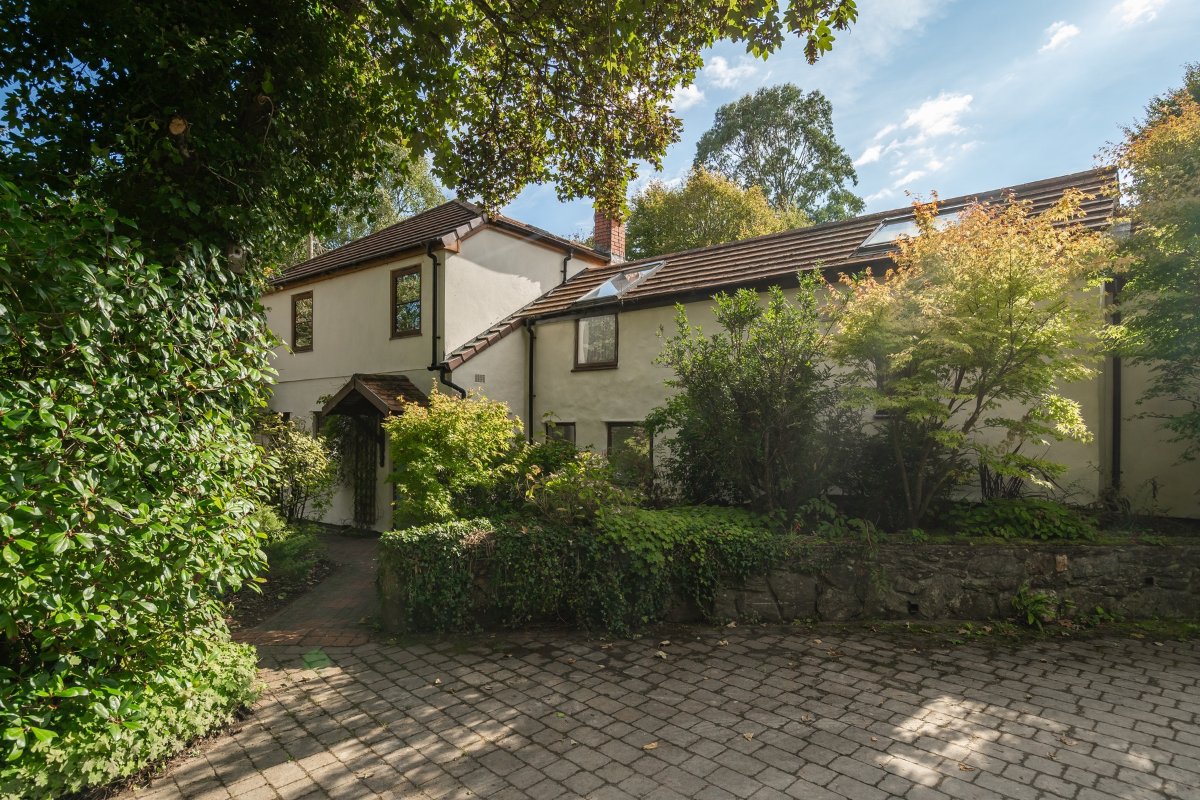 3.2 acres Farm, Hale Mills, Twelveheads TR4 - Available