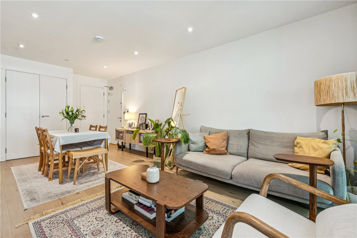 2 bedroom flat, Buckhold Road, London SW18