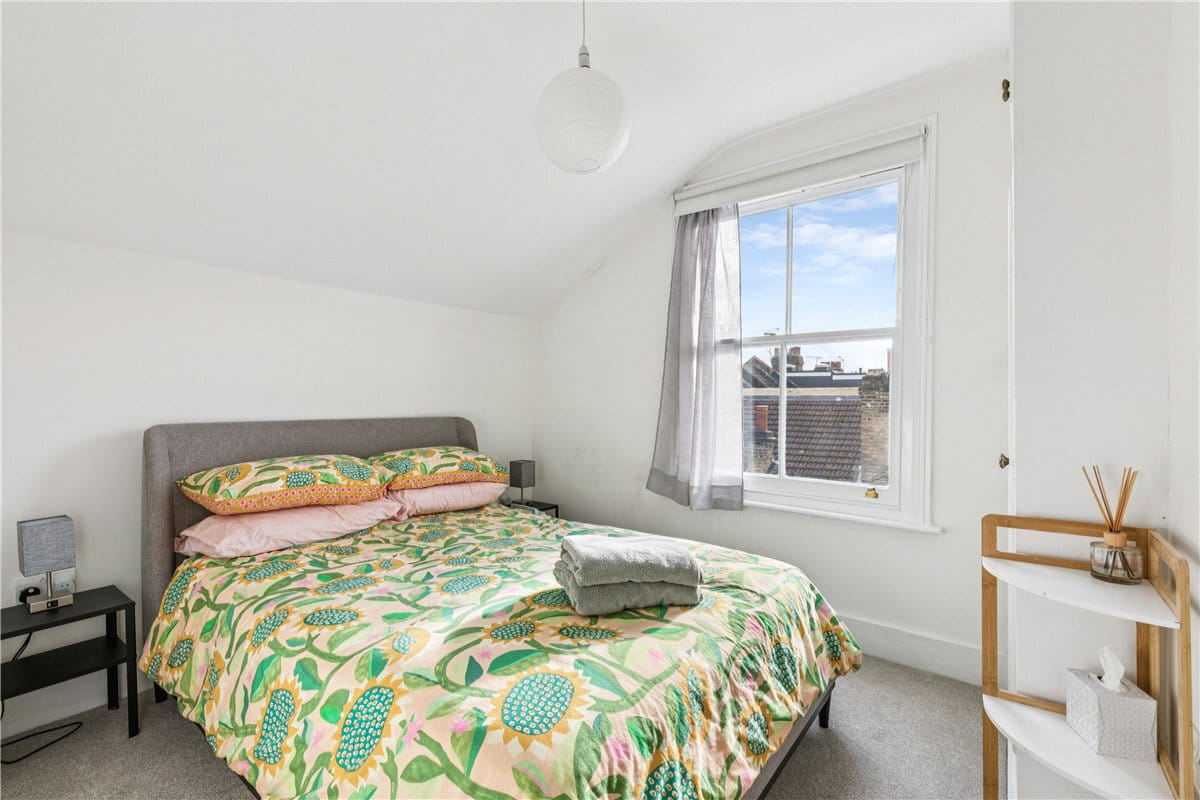 5 bedroom house, Cathles Road, London SW12 - Available