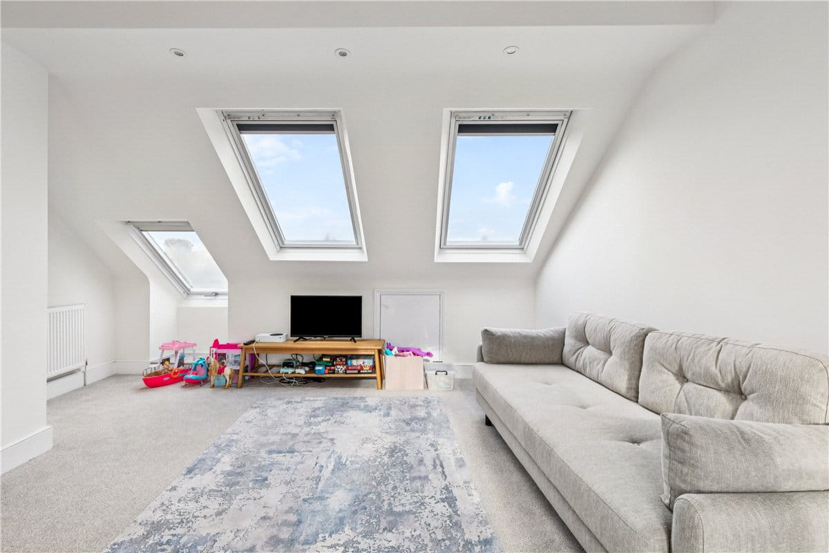 5 bedroom house, Cathles Road, London SW12 - Available
