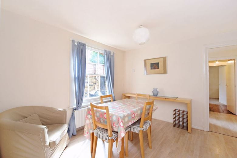 2 bedroom flat, Tennyson Street, London SW8 - Let Agreed