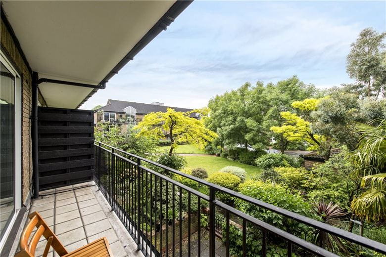 2 bedroom flat, Battersea Bridge Road, London SW11
