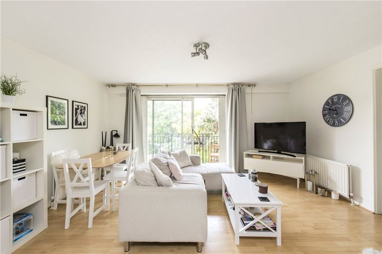 2 bedroom flat, Battersea Bridge Road, London SW11