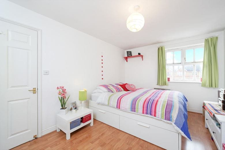 2 bedroom flat, Macmillan Way, London SW17 - Available