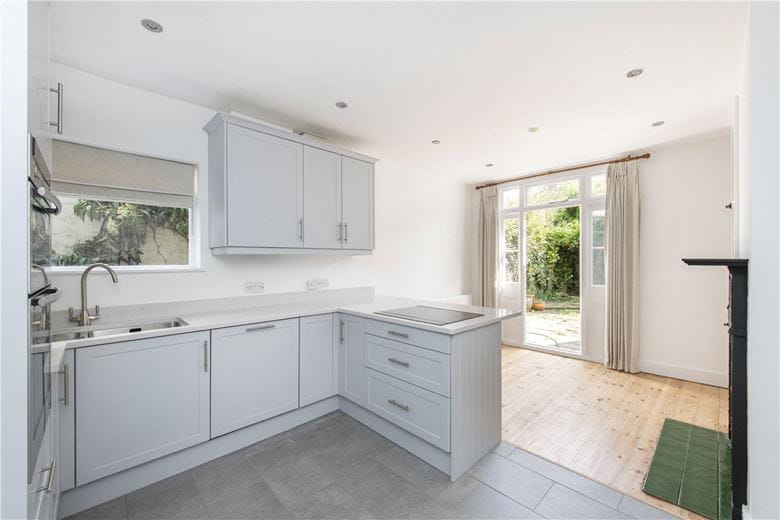 3 bedroom house, Fernside Road, London SW12 - Available