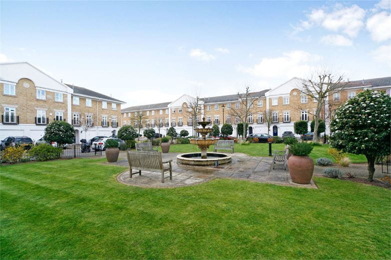 3 bedroom house, Bevin Square, London SW17 - Available