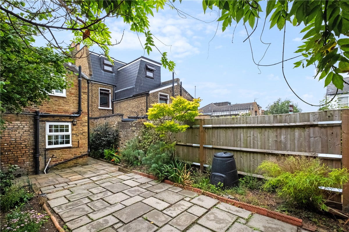 2 bedroom house, Beechcroft Road, London SW17