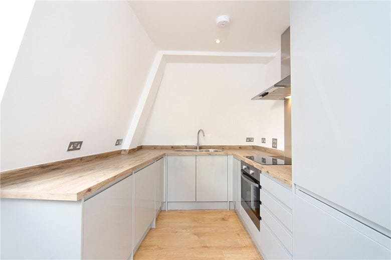 2 bedroom flat, Battersea Park Road, London SW11