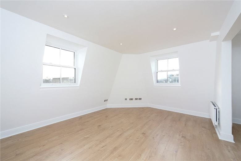 2 bedroom flat, Battersea Park Road, London SW11