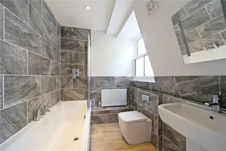 2 bedroom flat, Battersea Park Road, London SW11