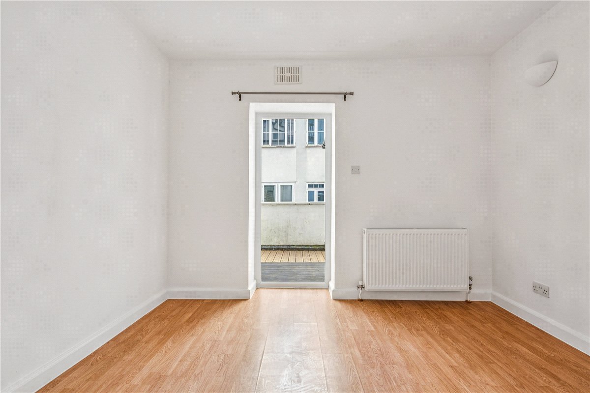 1 bedroom flat, Balham High Road, London SW12 - Available