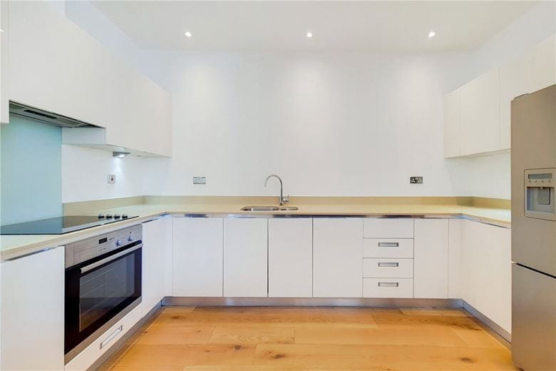 2 bedroom flat, Strathblaine Road, London SW11 - Available