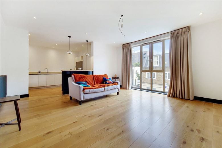 2 bedroom flat, Strathblaine Road, London SW11 - Available