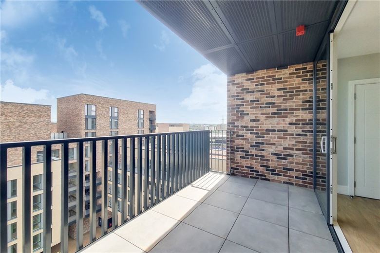 3 bedroom flat, Greyhound Parade, Wimbledon Grounds, London SW17 - Available