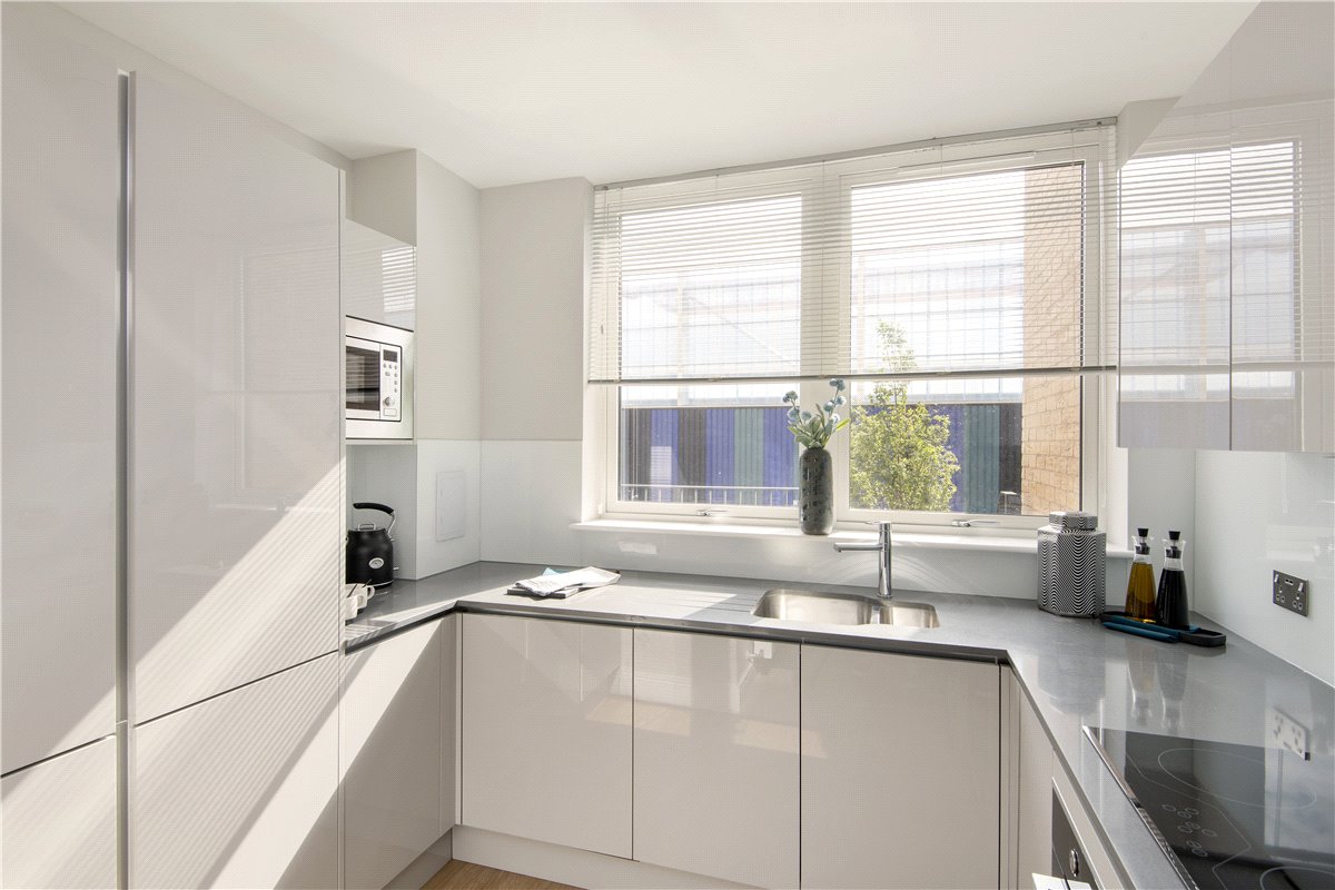 3 bedroom maisonette, Greyhound Parade, Wimbledon Grounds, London SW17 - Available