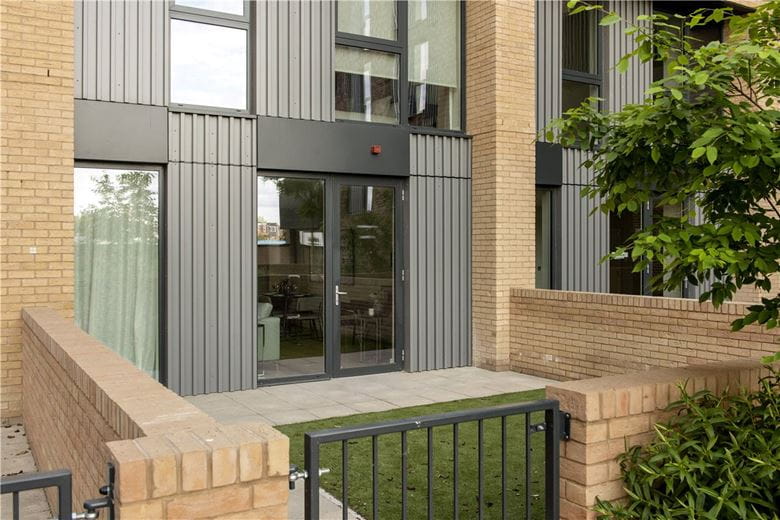 3 bedroom maisonette, Greyhound Parade, Wimbledon Grounds, London SW17 - Available