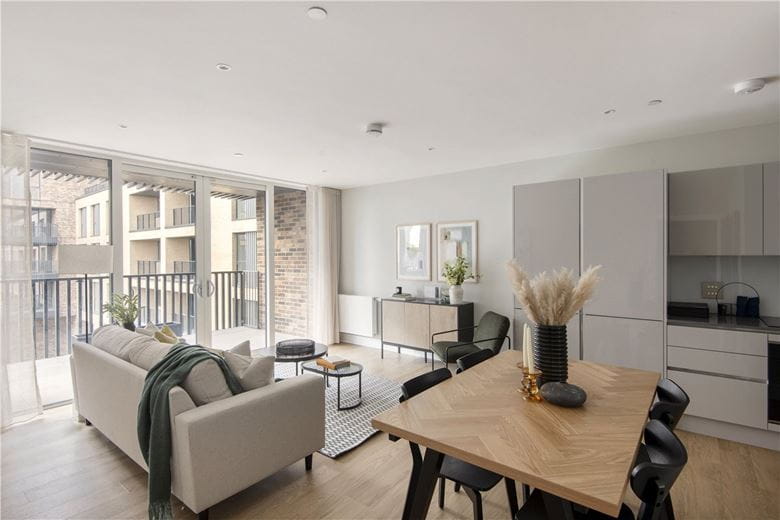 2 bedroom flat, Greyhound Parade, London SW17