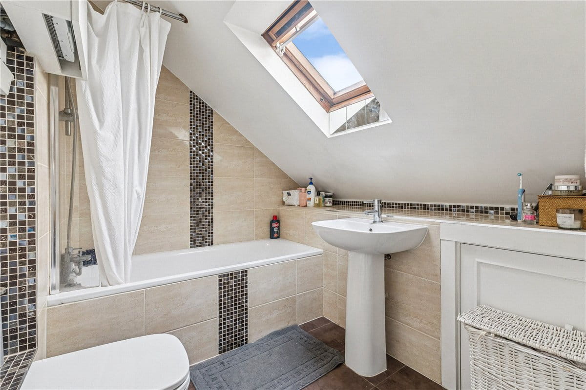 3 bedroom house, Abercrombie Street, London SW11