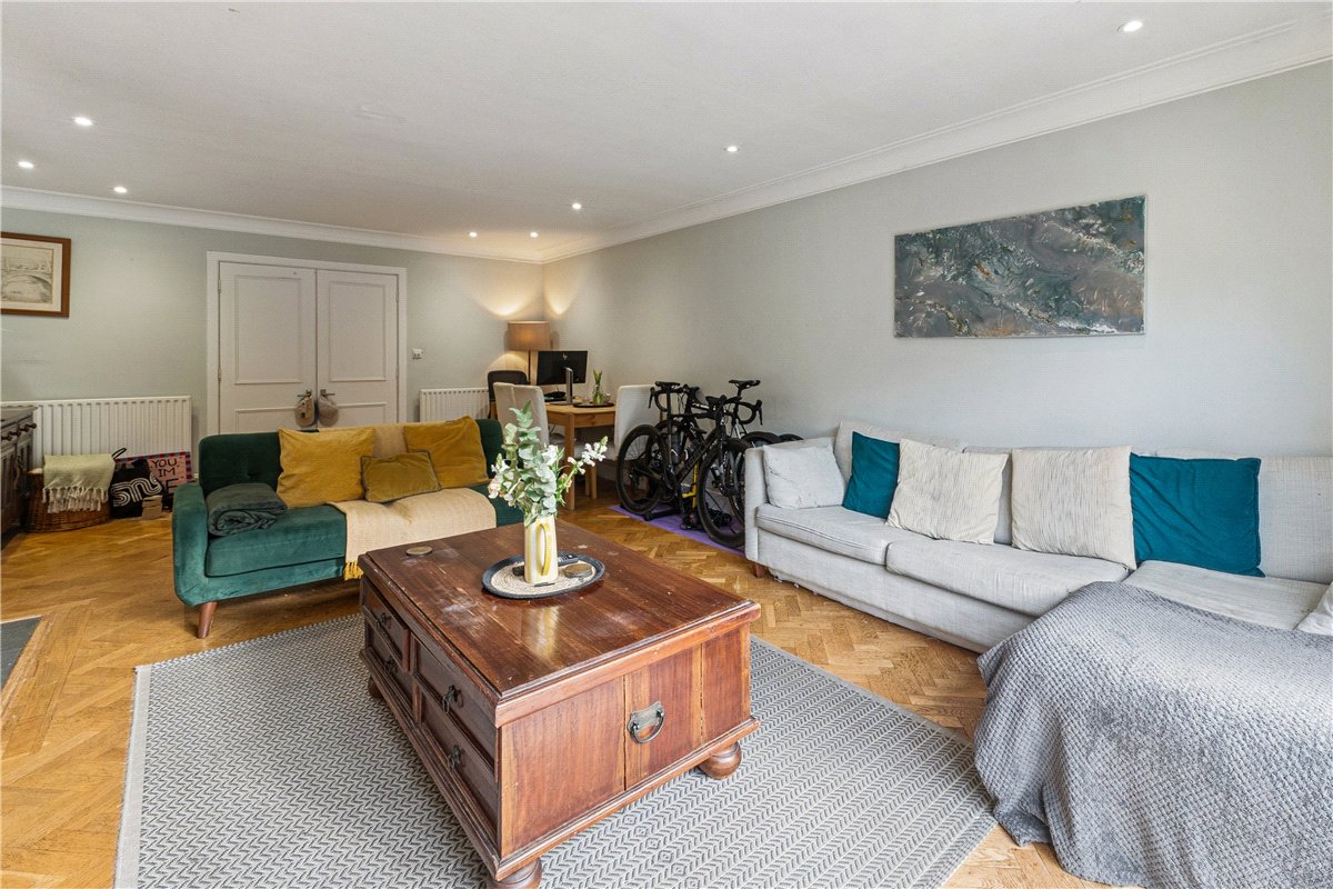 3 bedroom house, Abercrombie Street, London SW11