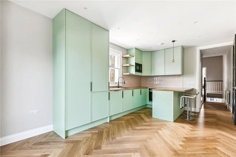 2 bedroom flat, Renmuir Street, London SW17 - Let Agreed