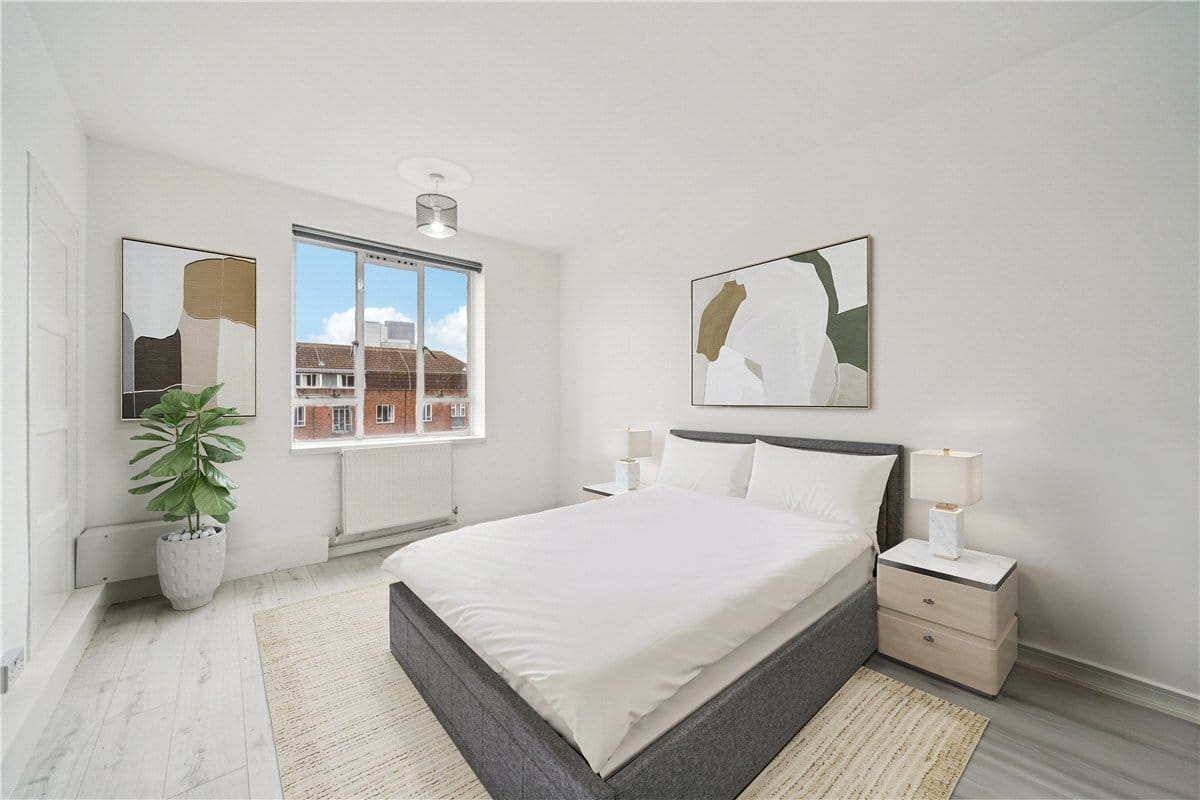 3 bedroom flat, Iron Mill Road, London SW18 - Available