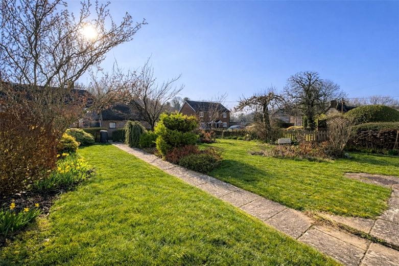 2 bedroom cottage, Winchester Street, Leckford SO20 - Available