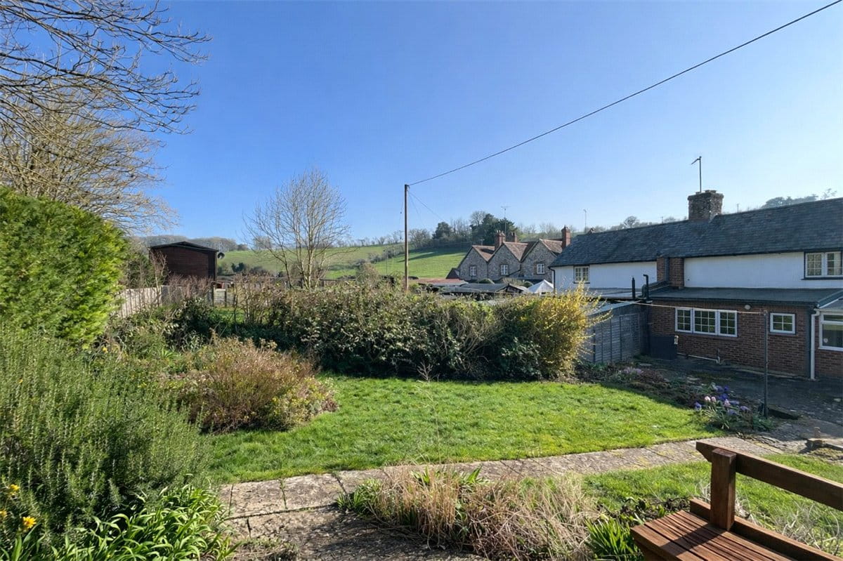 2 bedroom cottage, Winchester Street, Leckford SO20 - Available