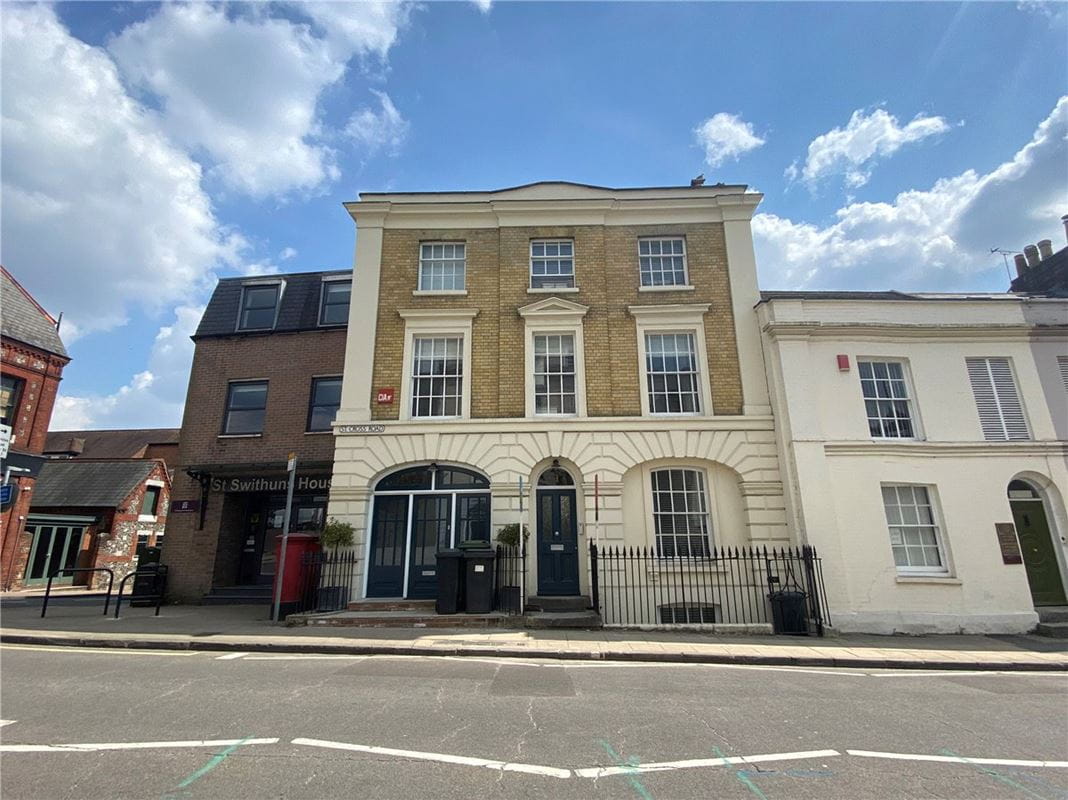 2 bedroom flat, St Cross Road, Winchester SO23 - Available