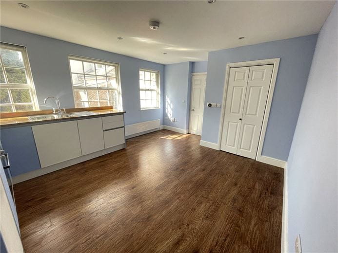 2 bedroom flat, St Cross Road, Winchester SO23 - Available